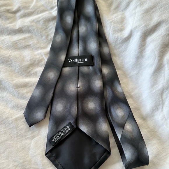 Bundle (3) NWOT Van Heusen, Zylos and Kenneth Roberts men’s ties - Picture 9 of 16